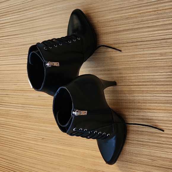 Shoes - Picture 2 of 4